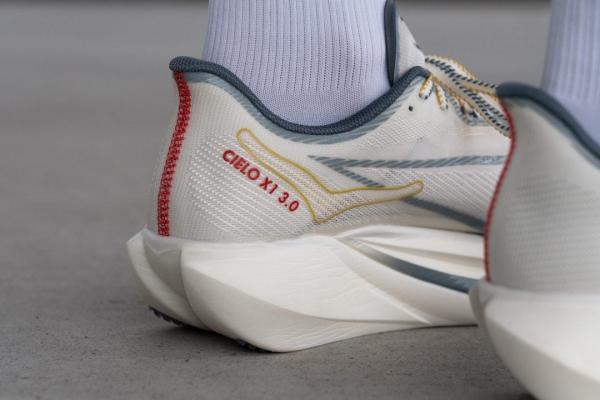Hoka Cielo X1 3.0 in Alabaster Yellow Gold