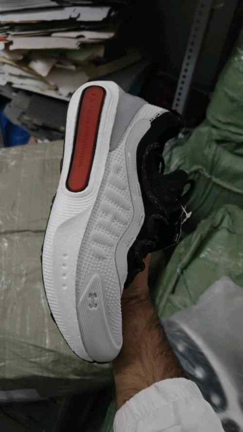 under armory HOVR Phantom 4 Grey