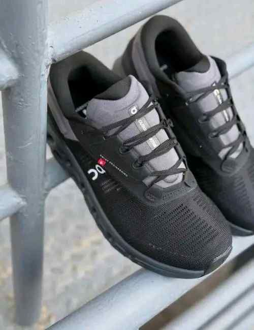 on Cloud stratus 3 - Black