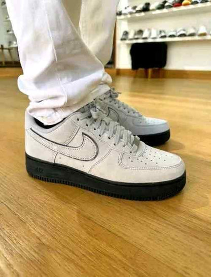 NIKkEE AIRFORCE SUEDE BLACK SMOKE GREY