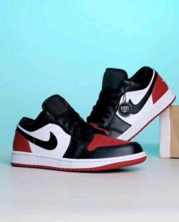 Nik Air Jordan 1 Low Bred Toe 2.0