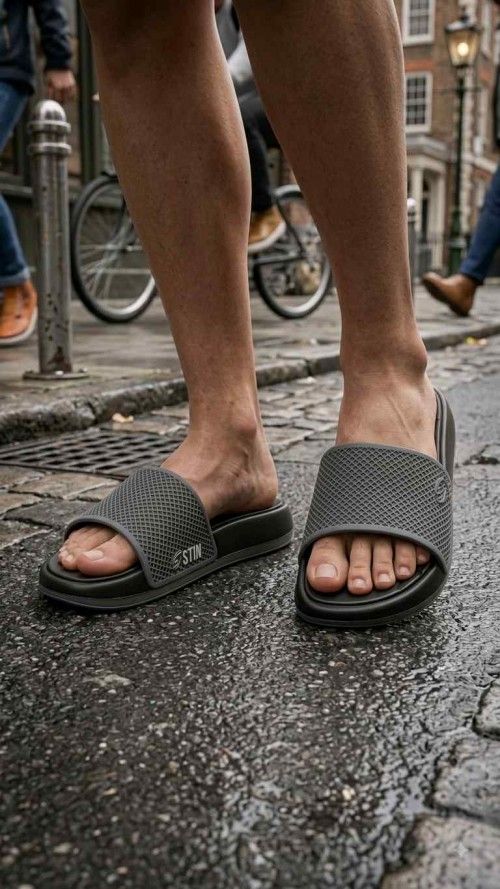 CHRISTIANNN LOUBOUTIN FLIP FLOP GREY