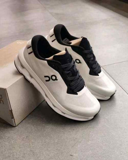 On Running Cloud Zone Ice Black