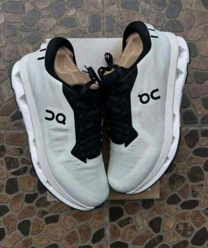On Running Cloud Zone Ice Black