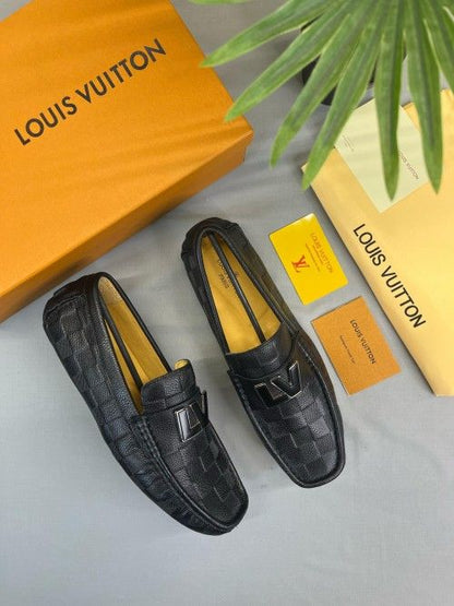 Louiss VUITTON leather premium loafer black