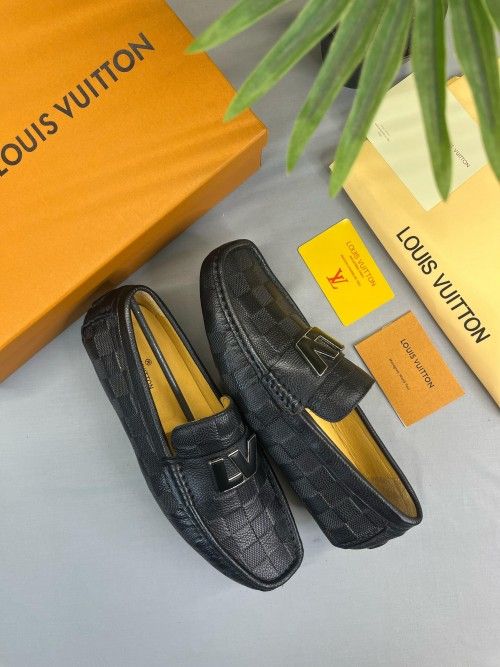 Louiss VUITTON leather premium loafer black