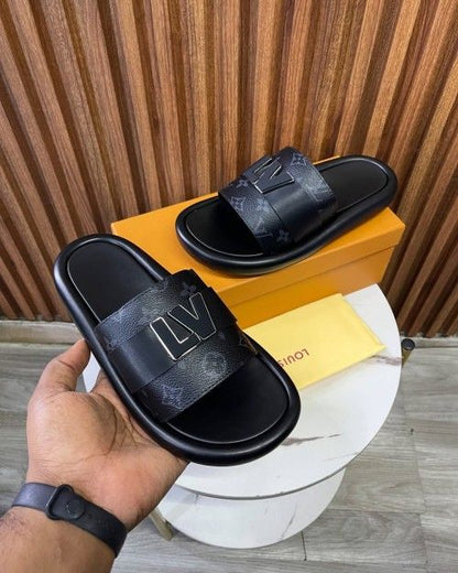 _LOUIS_VUITTON_LV logo slide