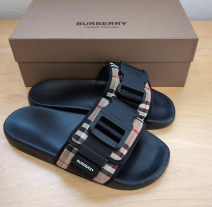 _Burberry_Buckles Strap Slides Black Premium