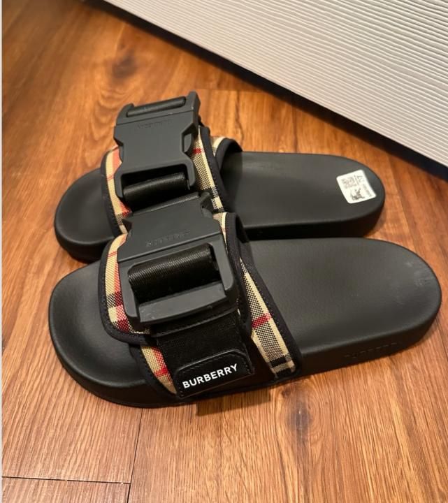 _Burberry_Buckles Strap Slides Black Premium