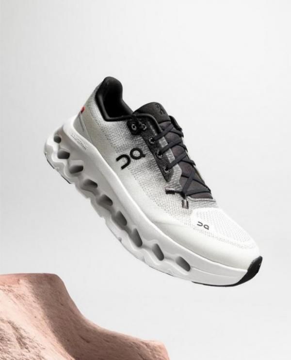 WMN On Cloud Tilt 2 0 Black Ivory