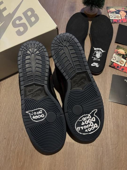 Nardwuar x Dunk Low SB Tam O Shanter Hat