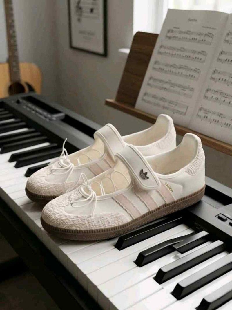 ADIDAASs SAMBA JANE CLOUD WHITE PINK for her