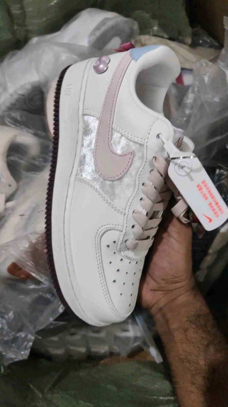 Nikkee Airforce 1 low Valentines Day 2026 for her