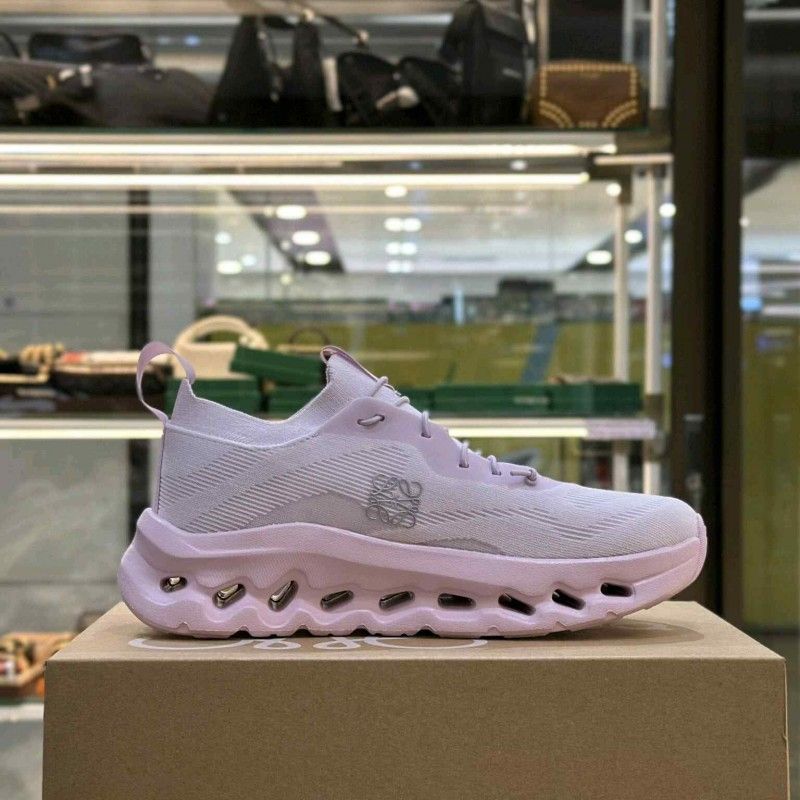 On Cloudtilt running Loewe Pale Pink for her