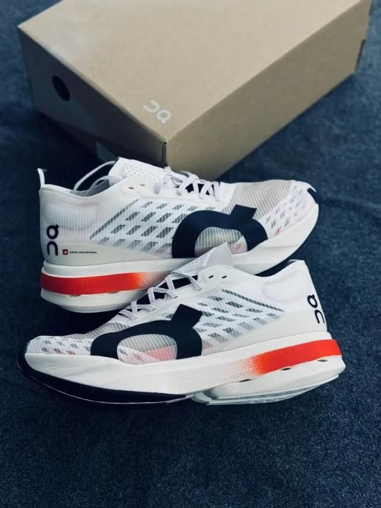 ON Running cloud boom STRIKE WHITE ORANGE