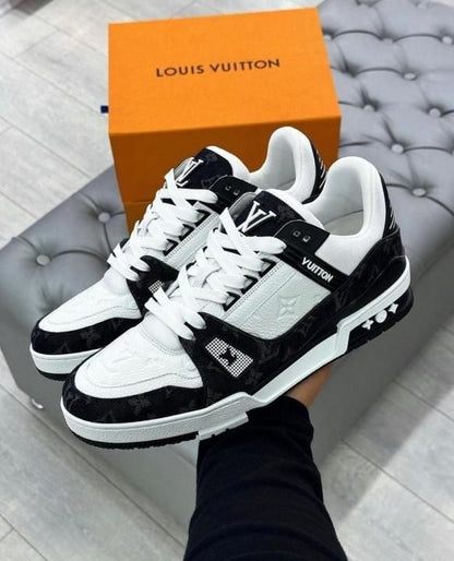 Loui vuitton Trainer Black with all accessories