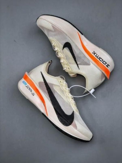 Nik ee Air zoom Vaporfly Next 4 cream black
