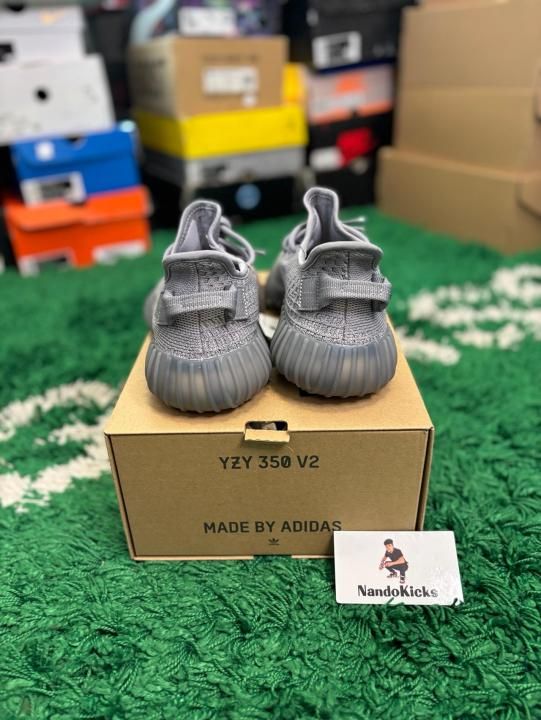 ADIDA_S YEEZY 350 ASH steel grey