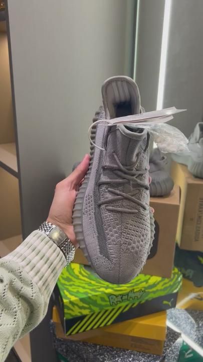 ADIDA_S YEEZY 350 ASH steel grey
