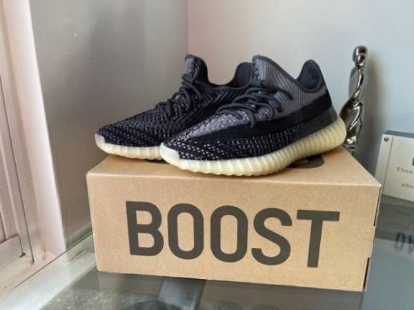 Adida_s Yeezy 350 asriel black no kit