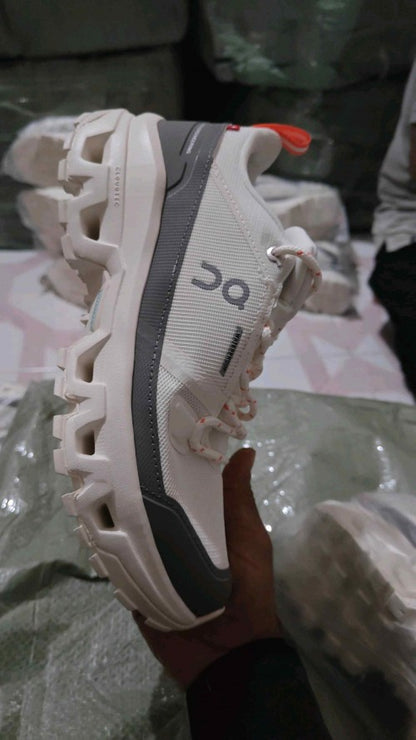 On Running Cloudrock Low Waterproof