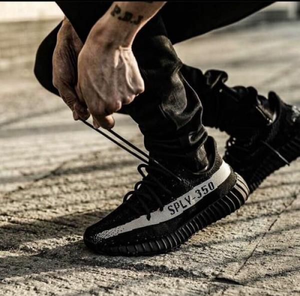 Adida s Yeezy 350 V2 Oreo SEMI UA