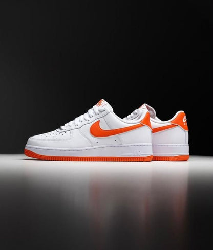NIKKE AIRFORCE 1 LOW WHITE SAFTEY ORANGE
