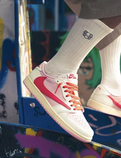NIKKE AIR JORDAN 1 TRAVIS SCOTT TROPICAL PINK