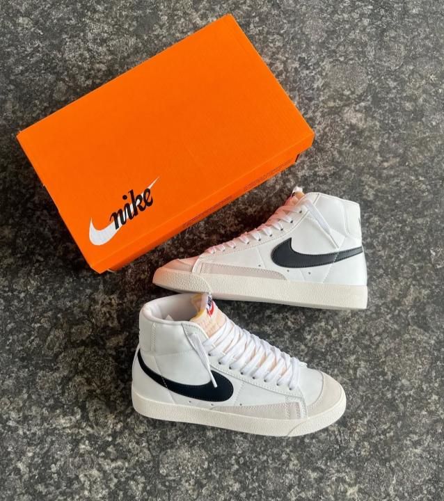 NIKKE BLAZER MID 77 VINTAGE