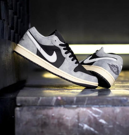 NIKKE AIR JORDAN 1 LOW LIGHT SMOKE GREY OFF NOIR