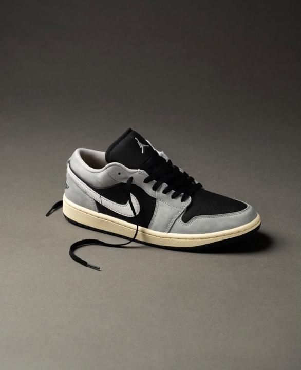 NIKKE AIR JORDAN 1 LOW LIGHT SMOKE GREY OFF NOIR