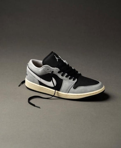 NIKKE AIR JORDAN 1 LOW LIGHT SMOKE GREY OFF NOIR