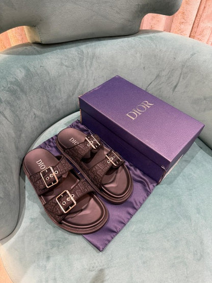 Ua_dior_aqua sandal all black oblique