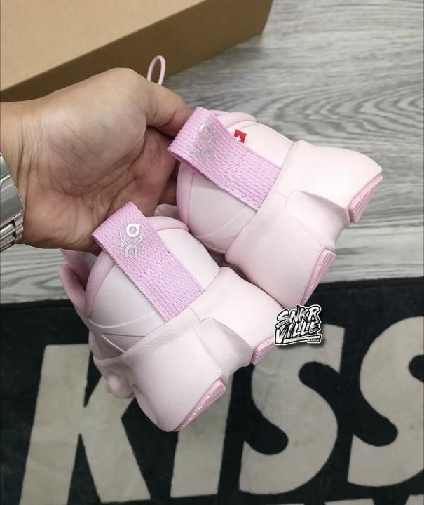 Loewe x On Cloud Solo pink running