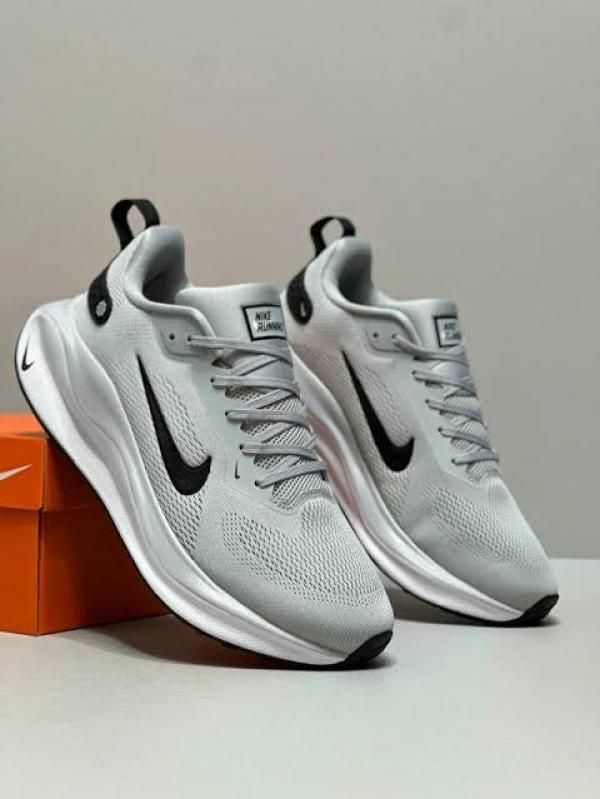 Nikke Zoom Running Grey