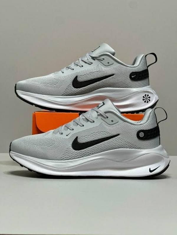 Nikke Zoom Running Grey