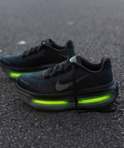 Nikke Vomero Premium Black Volt Green