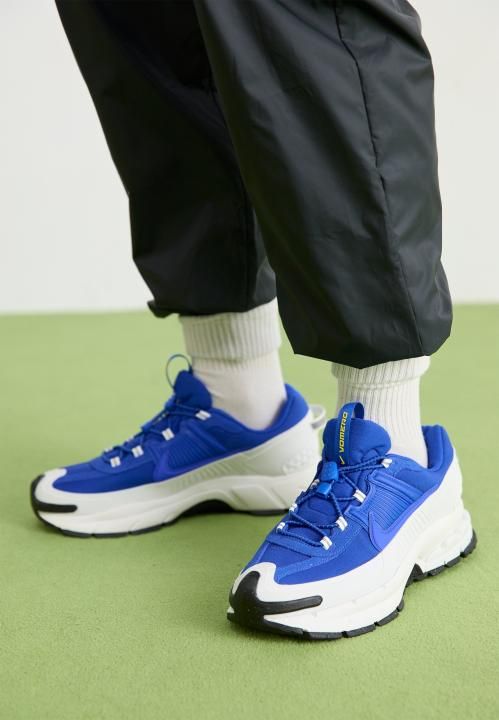 Nikke Zoom Vomero Roam Racer Blue