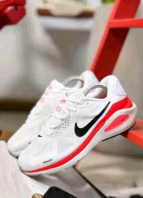 Nikkee Running zoom Structure 26 trainers White orange