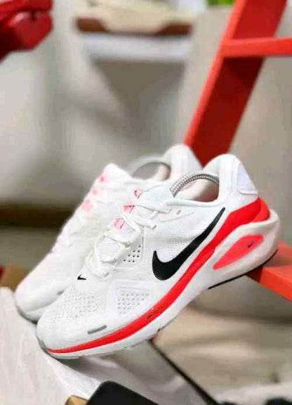 Nikkee Running zoom Structure 26 trainers White orange