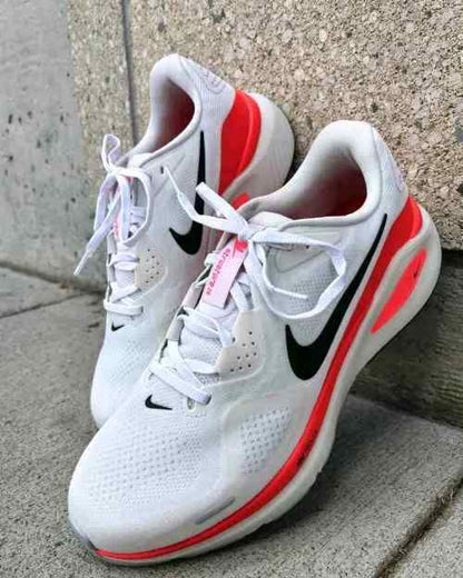 Nikkee Running zoom Structure 26 trainers White orange