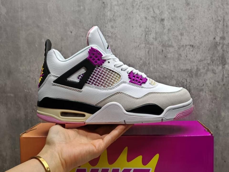 NIKKE AIR JORDAN 4 RETRO COMIC