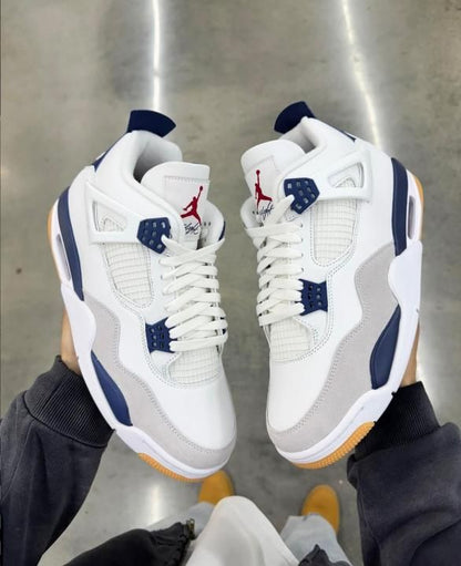 NIKKE AIR JORDAN 4 SB NAVY