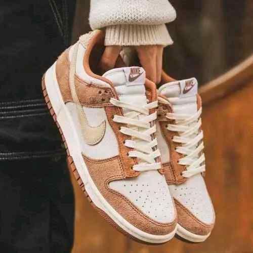 Nikkee sb dunk low medium curry for her