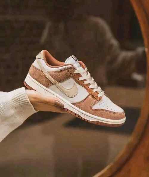 Nikkee sb dunk low medium curry for her