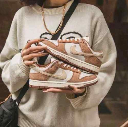 Nikkee sb dunk low medium curry for her