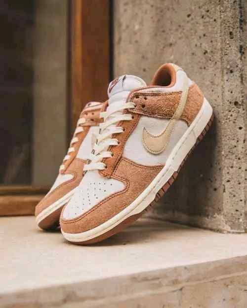 Nikkee sb dunk low medium curry for her