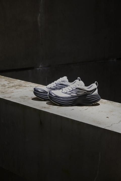 Hok.a Bondi 8 TS Caged - FrostBlack