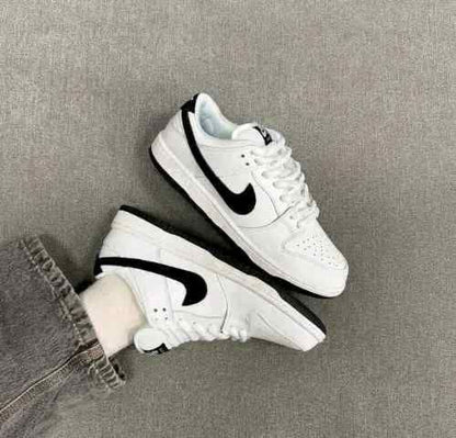 nik3e dunk low white black