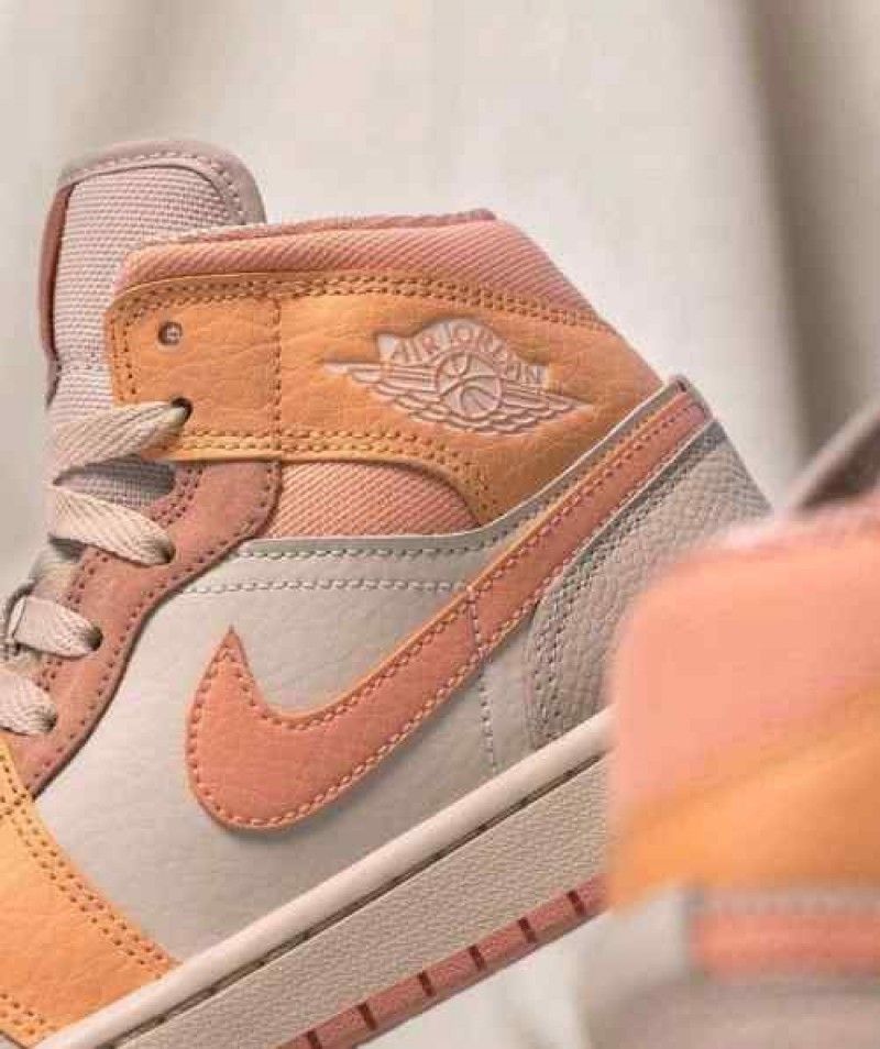 Jordan retro Retro 1 Apricot Orange for her